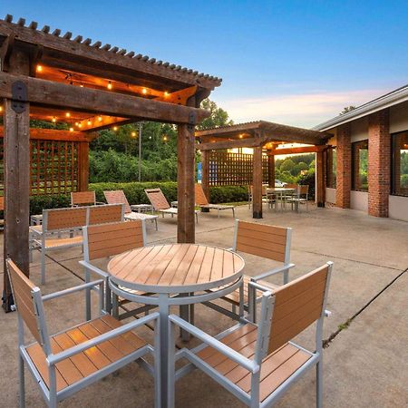 Baymont By Wyndham Lagrange Hotel Exterior photo