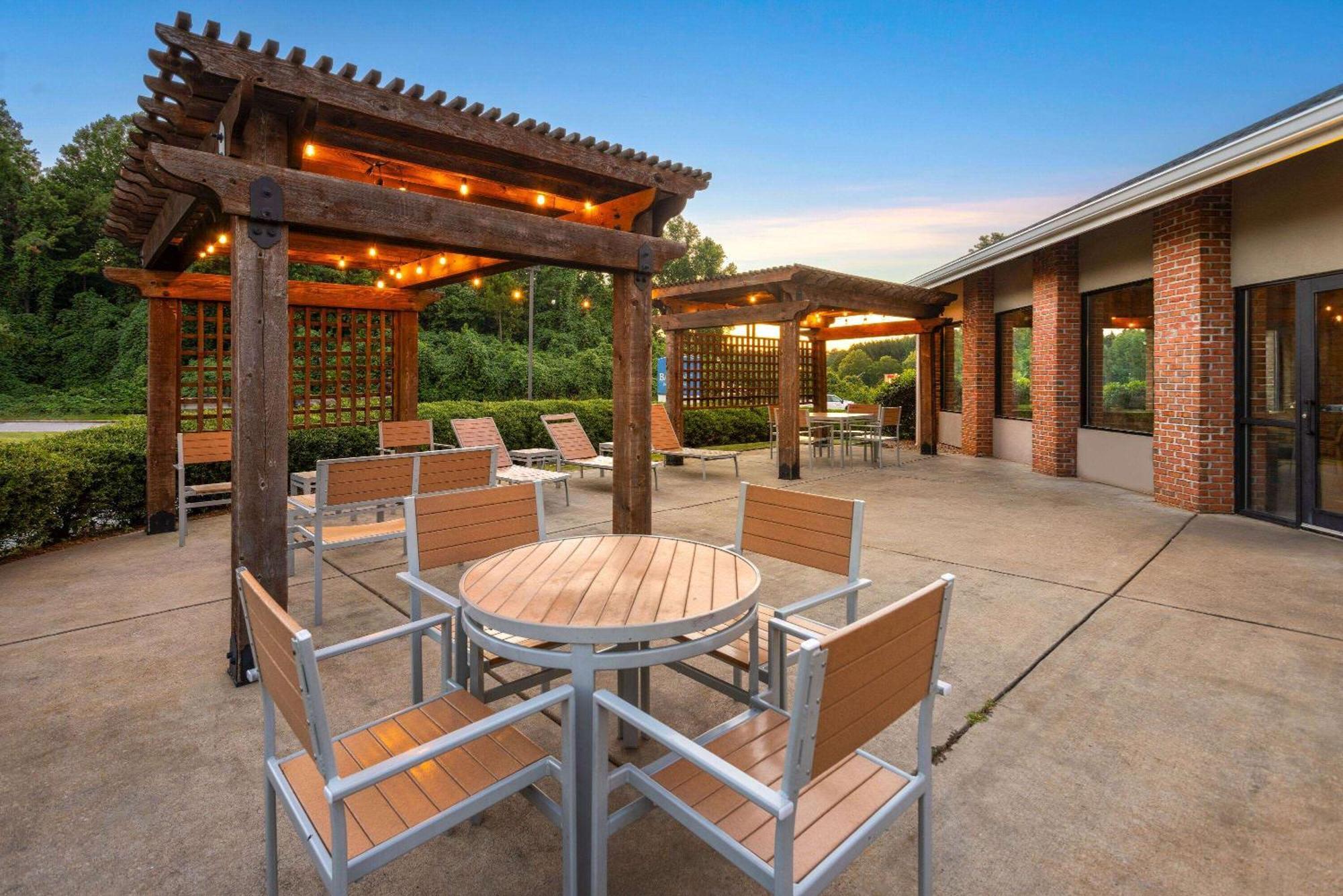 Baymont By Wyndham Lagrange Hotel Exterior photo