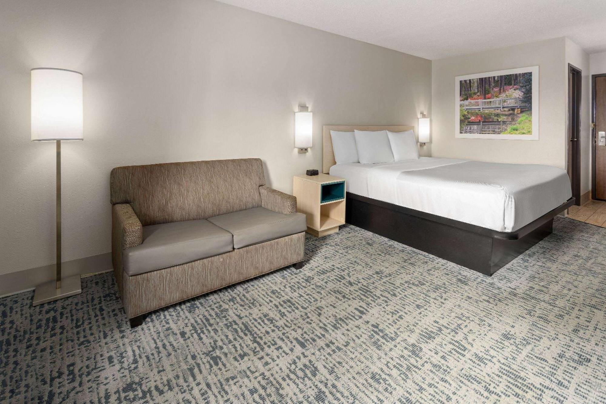 Baymont By Wyndham Lagrange Hotel Exterior photo
