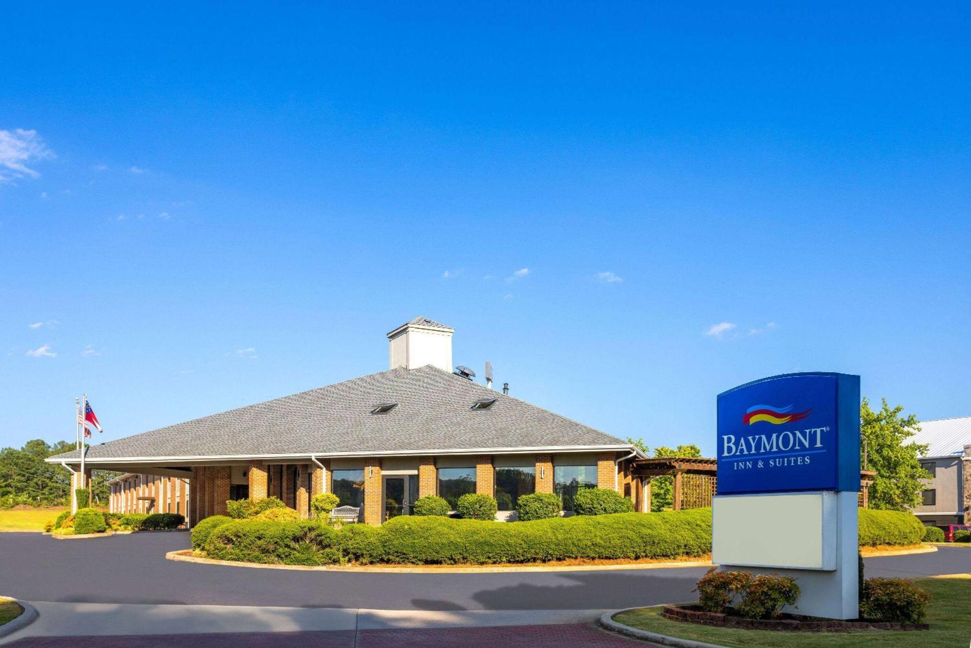 Baymont By Wyndham Lagrange Hotel Exterior photo