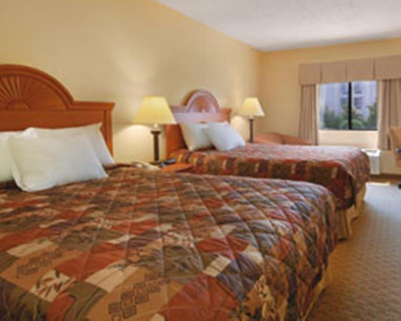 Baymont By Wyndham Lagrange Hotel Exterior photo